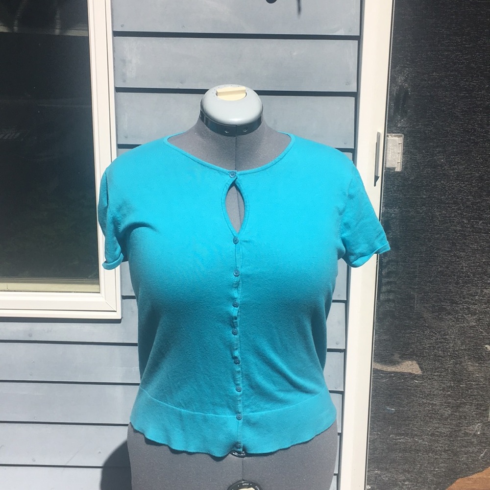 Turquoise ss keyhole button front sweater Large